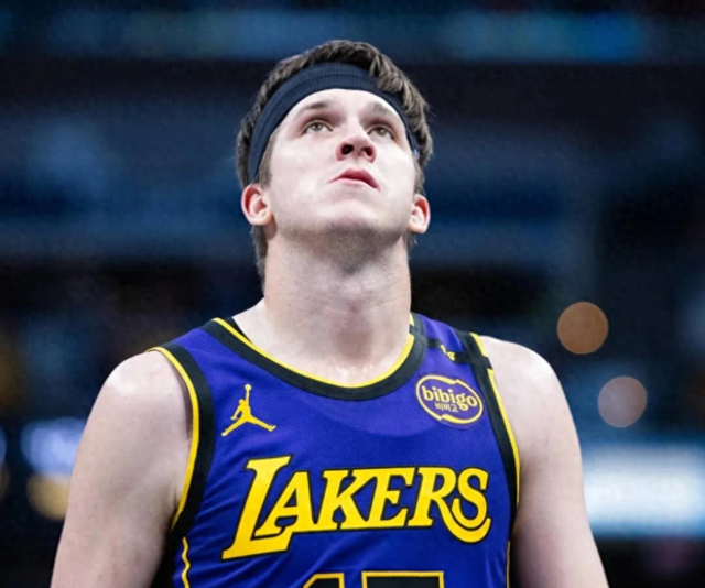 鲸鱼直播nba-单打硬解+末节之王！里夫斯就是湖人最需要的新基石|奥斯汀·里夫斯|洛杉矶湖人队|费城76人队|卢卡-东契奇|詹姆斯_新浪体育_新浪新闻