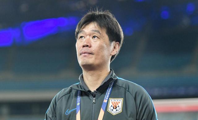 鲸鱼直播足球-李霄鹏上任面临艰难考验：选球员成难题 归化未知