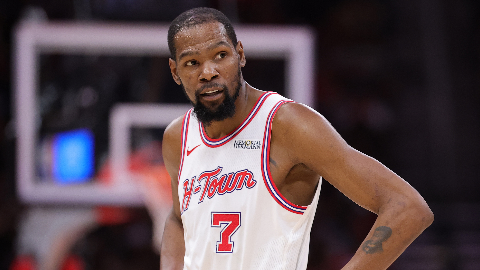 马刺把刀递给掘金，火箭白捡一个残血湖人